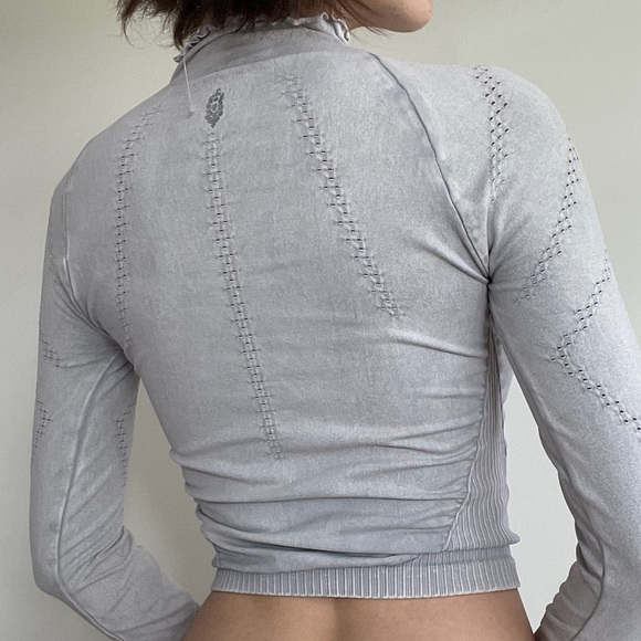 Free People Movement Good Karma High Neck layer NWOT - Picture 4 of 10